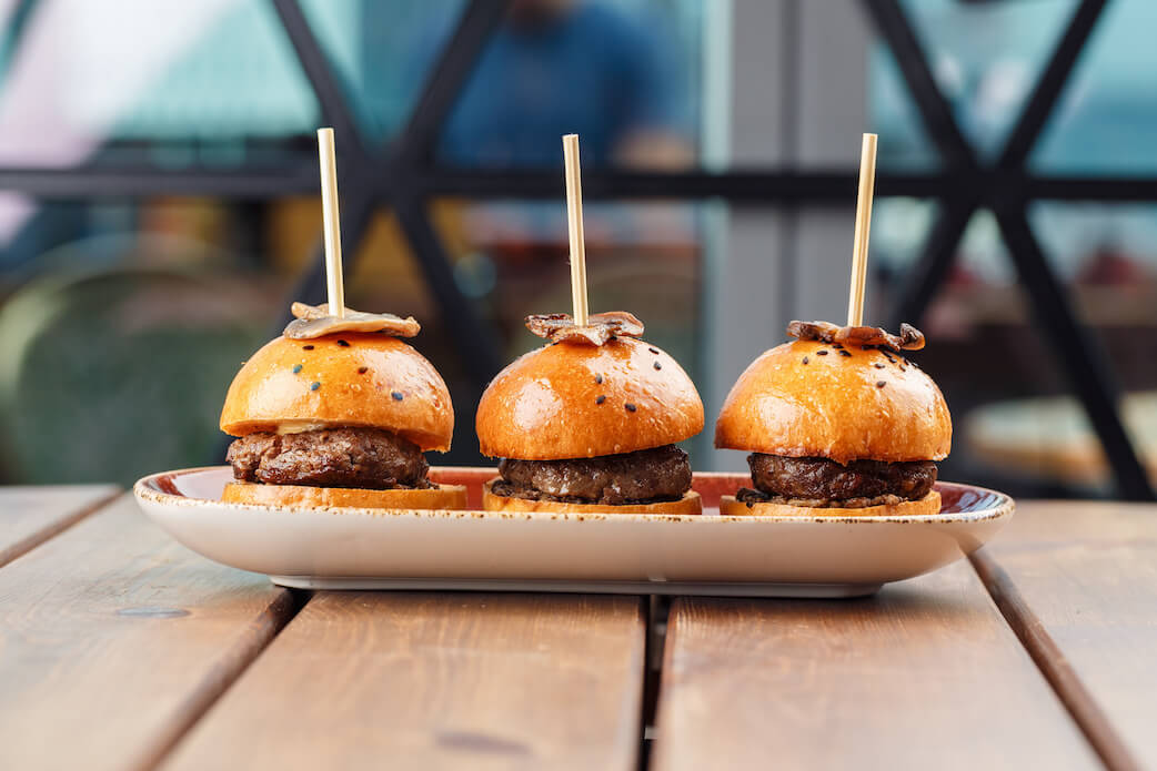 Lecker Fingerfood: Von Pumpernickel bis Mini Burger - Wunderkarten Magazin